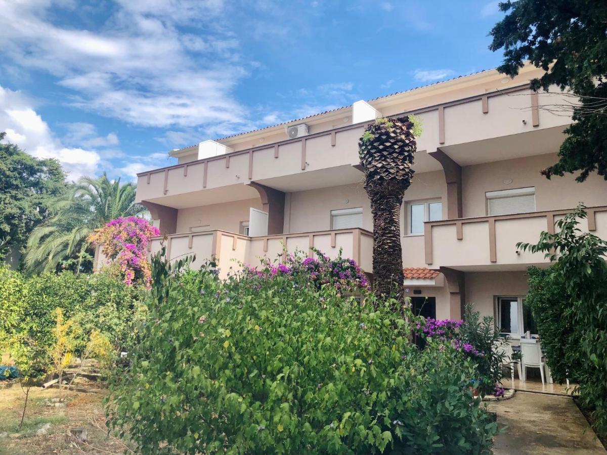 Apartments Palma Novalja Eksteriør bilde