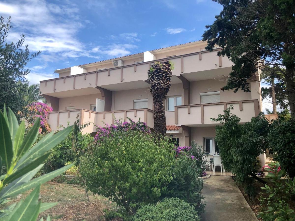Apartments Palma Novalja Eksteriør bilde