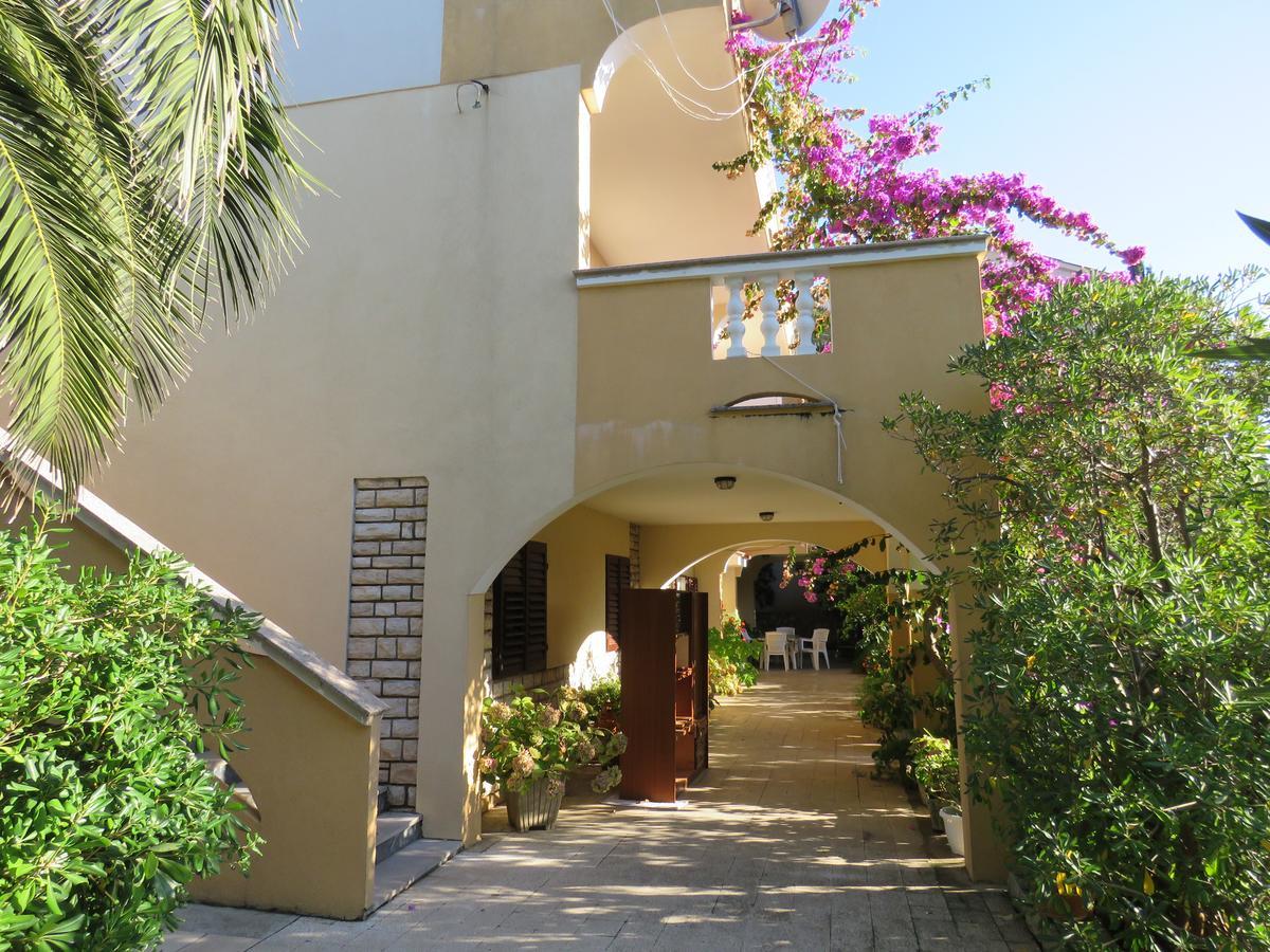 Apartments Palma Novalja Eksteriør bilde