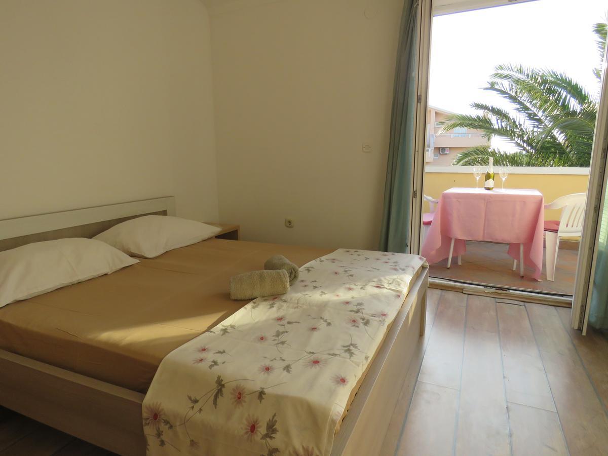 Apartments Palma Novalja Eksteriør bilde