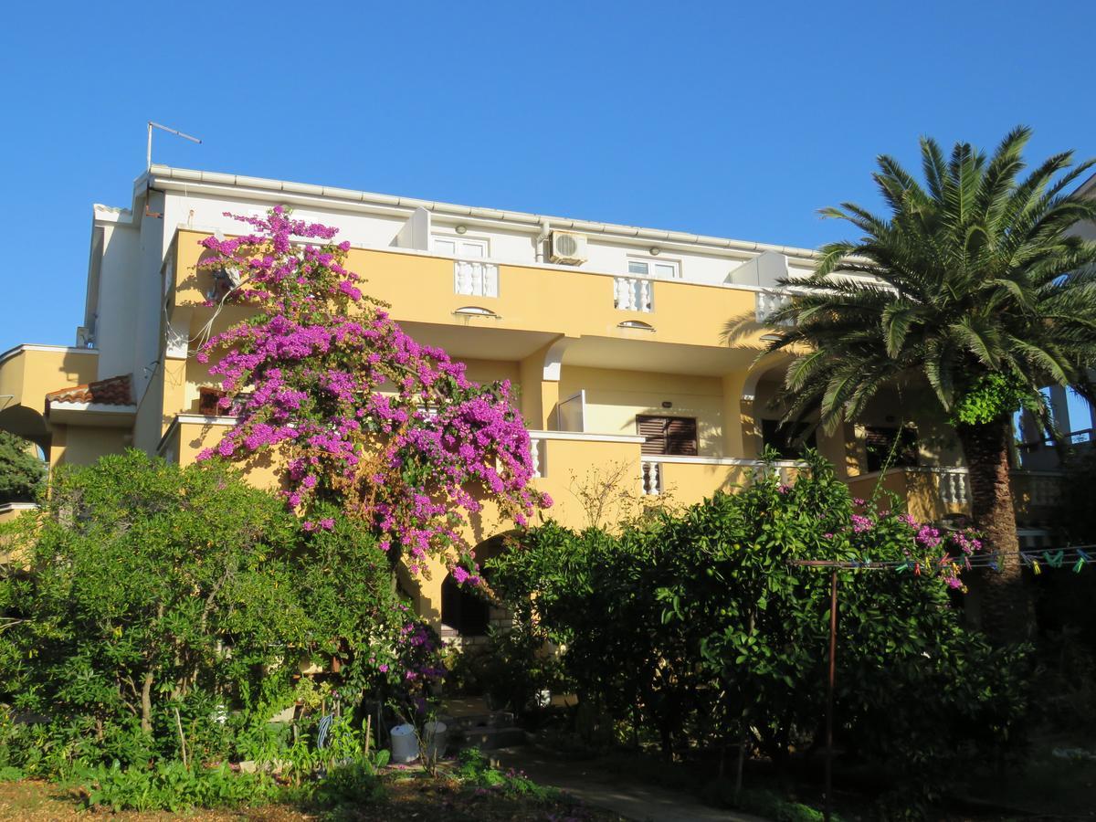 Apartments Palma Novalja Eksteriør bilde