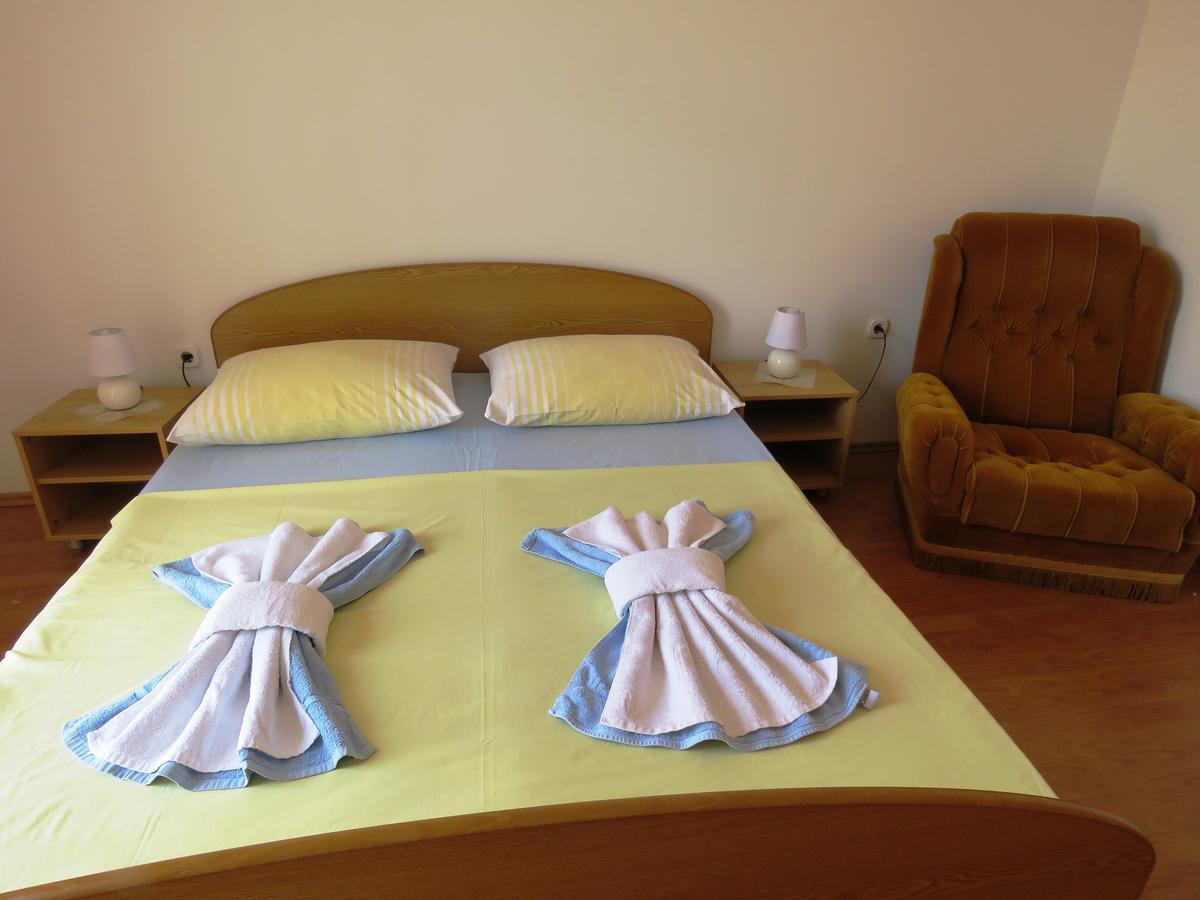 Apartments Palma Novalja Eksteriør bilde